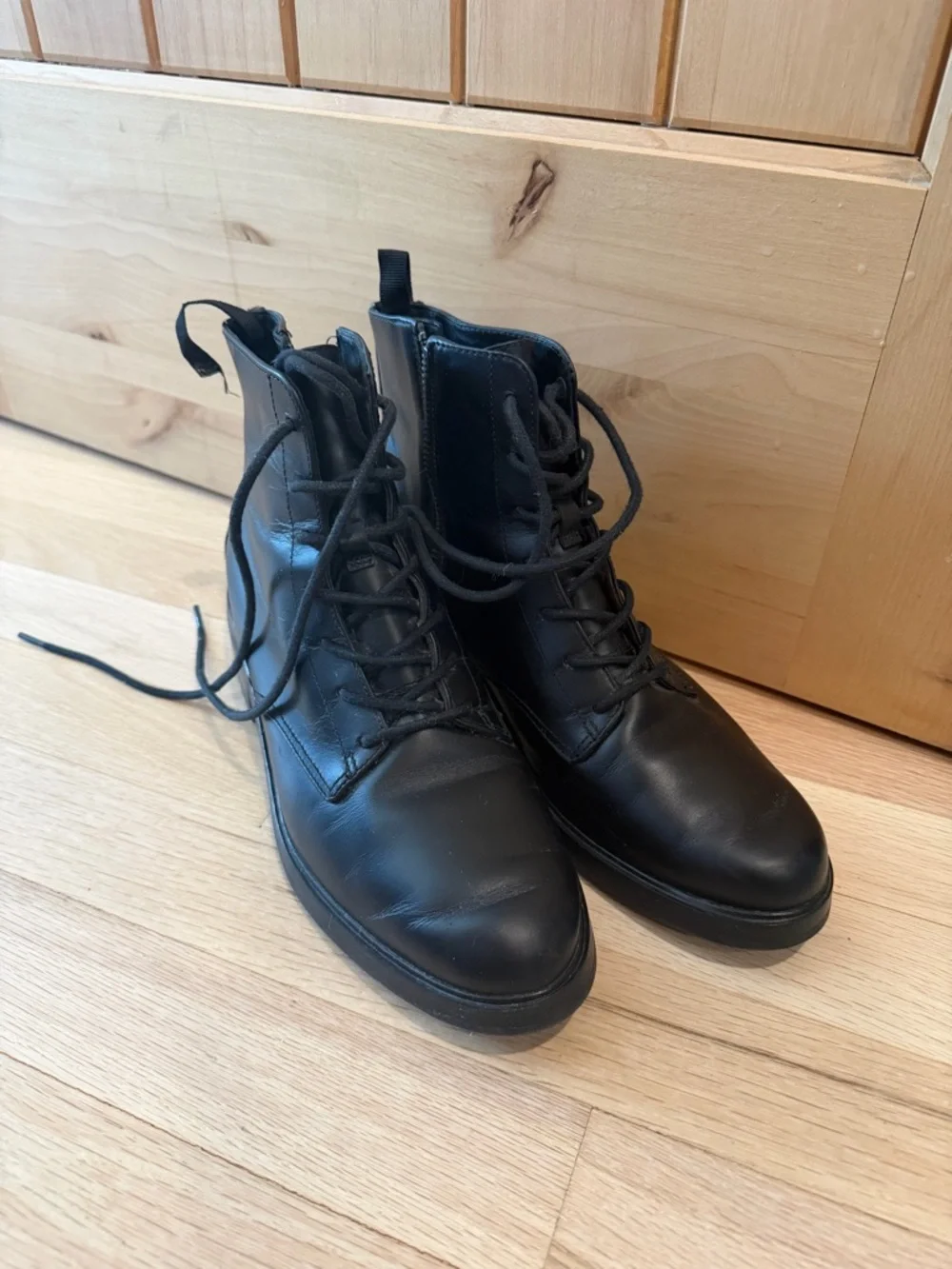 Everlane Black Leather Lace-Up Combat Boots - Picture 1 of 5